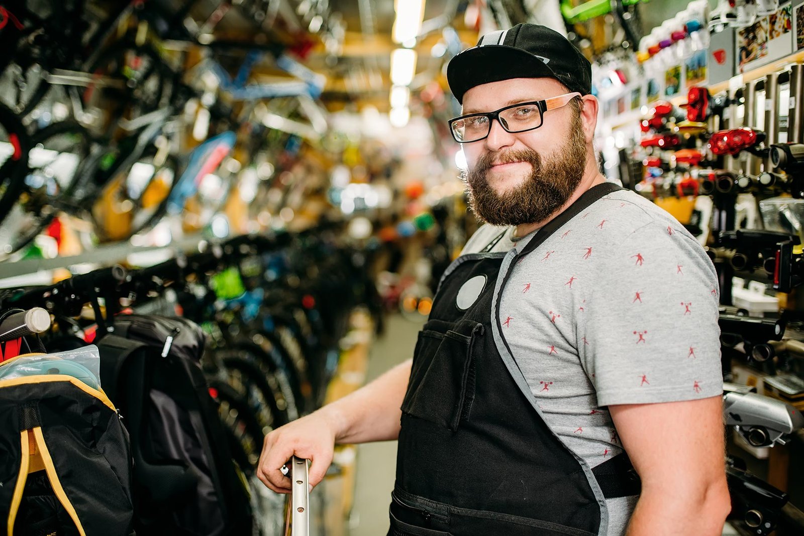 bicycle mechanic with wheel in bike shop pn3we52.jpg